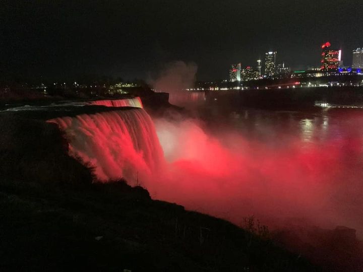 Iluminacja wodospadu Niagara 3 MAJA