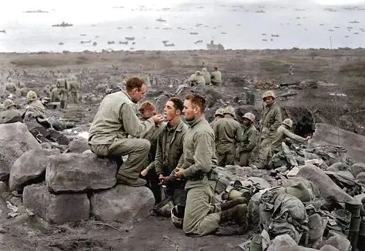 Komunia św. żołnierzy przed walką.webp